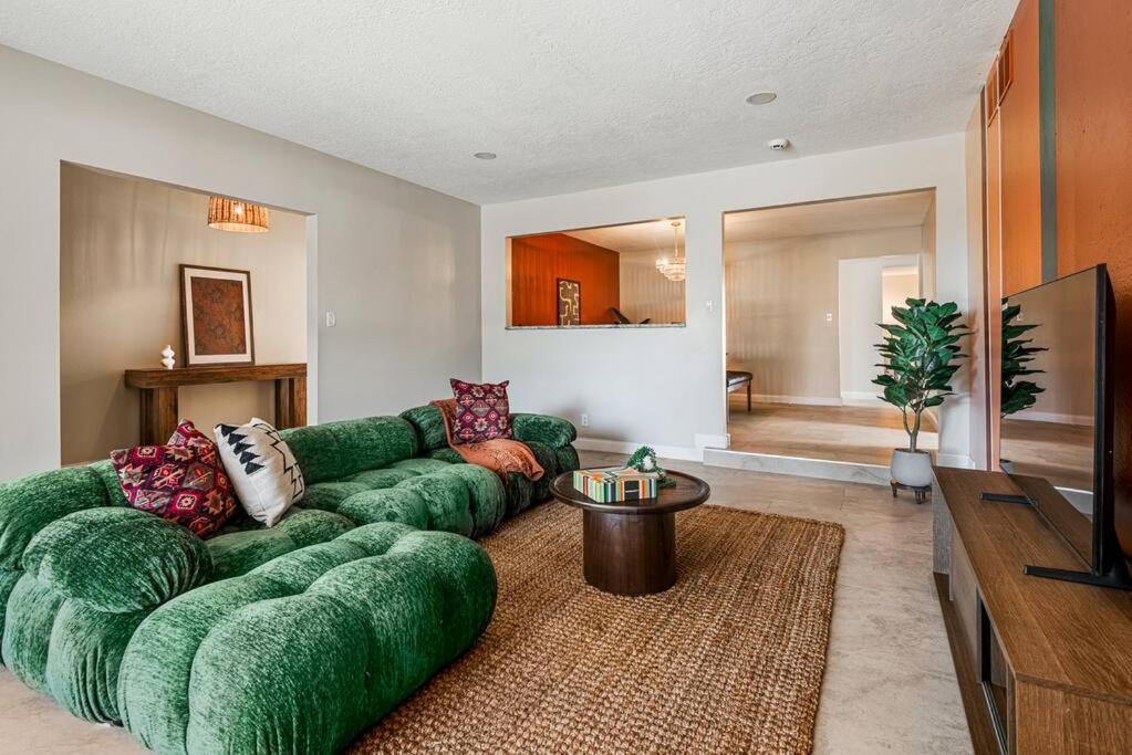 Holiday home Chic 5 Bed Boho Retreat With - Games & Outdoor Movies!