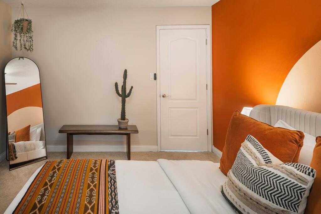 Chic 5 Bed Boho Retreat With - Games & Outdoor Movies!