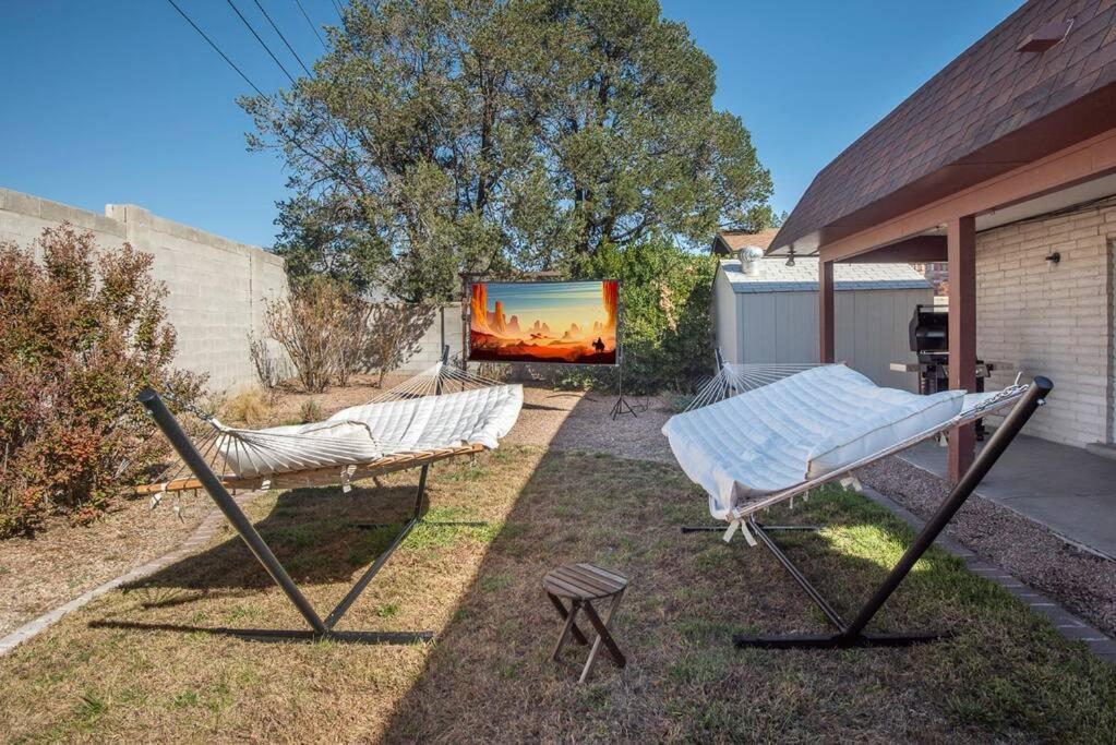 Chic 5 Bed Boho Retreat With - Games & Outdoor Movies! Holiday home *