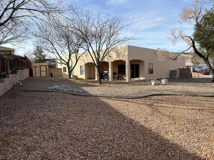 4 Bed House, Vacation, Extended Stay, Office Holiday home