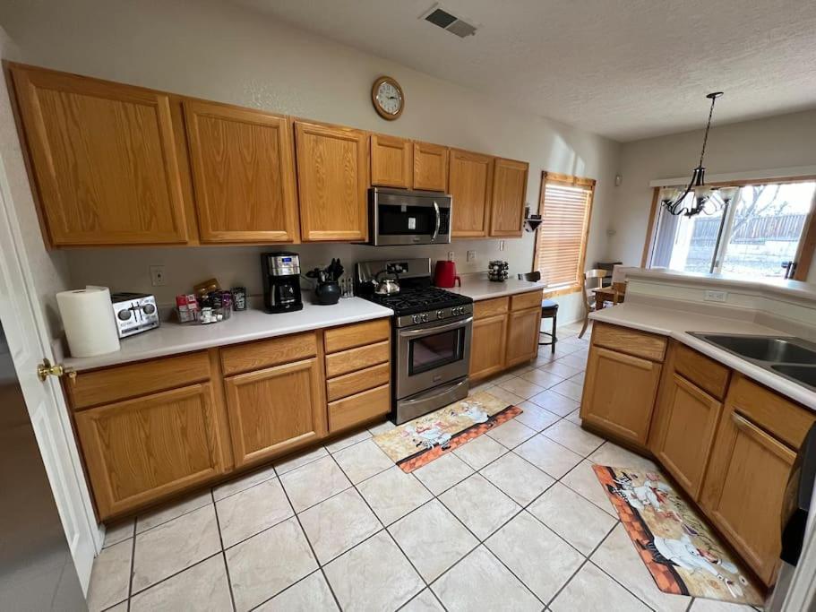 4 Bed House, Vacation, Extended Stay, Office Holiday home *