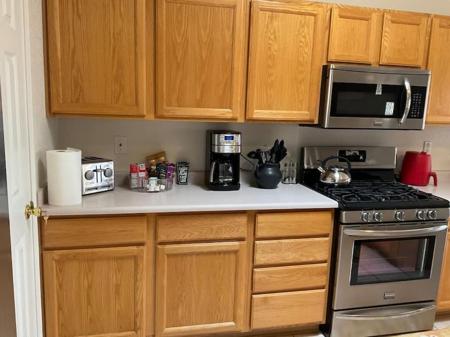 Holiday home 4 Bed House, Vacation, Extended Stay, Office *
