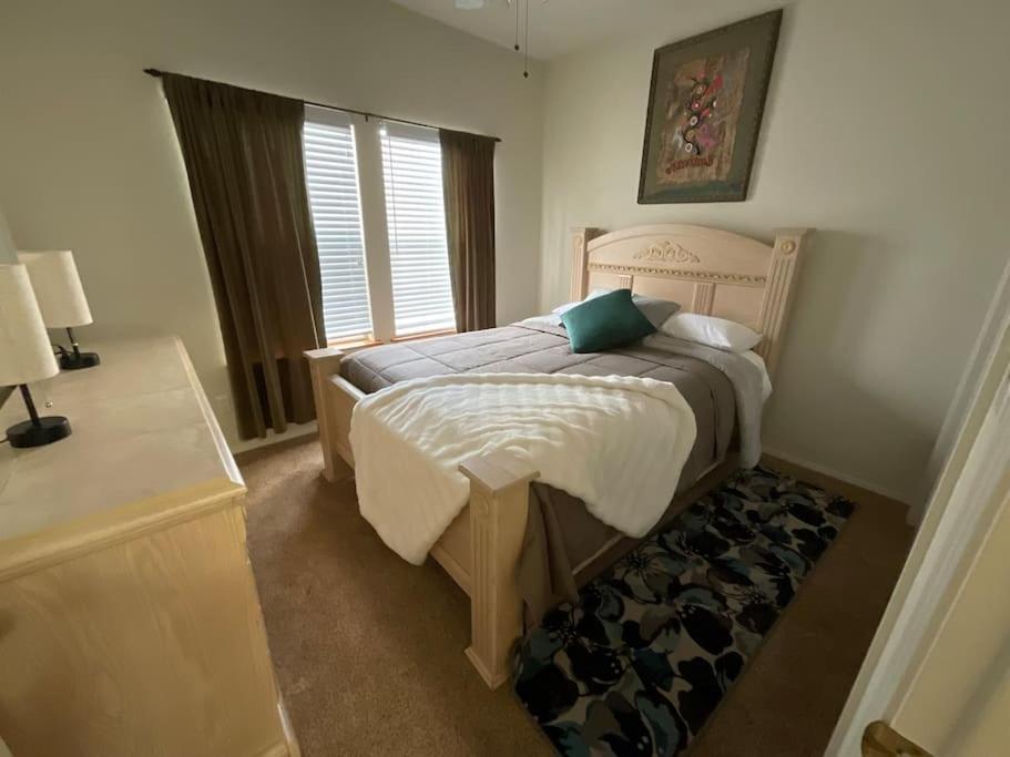 4 Bed House, Vacation, Extended Stay, Office Holiday home Albuquerque