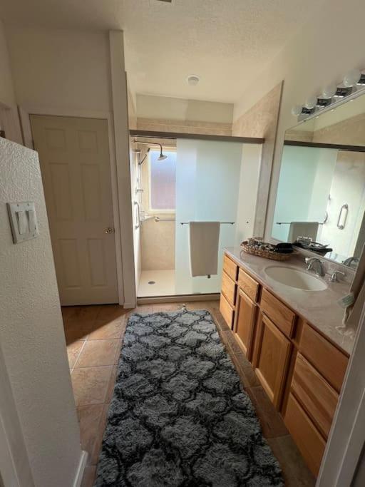 4 Bed House, Vacation, Extended Stay, Office *