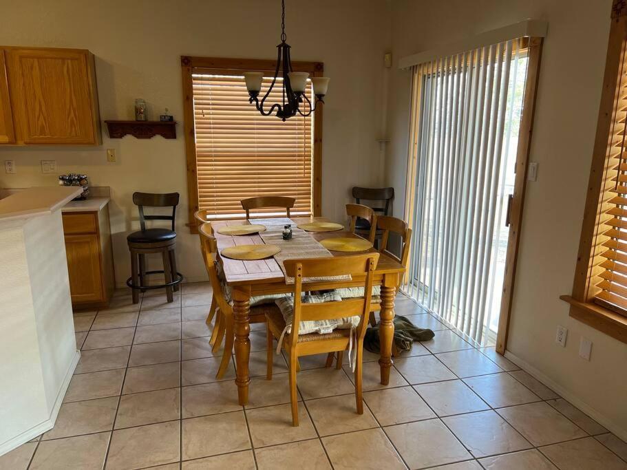 4 Bed House, Vacation, Extended Stay, Office Holiday home