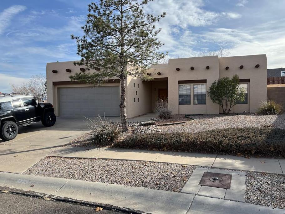 4 Bed House, Vacation, Extended Stay, Office Albuquerque