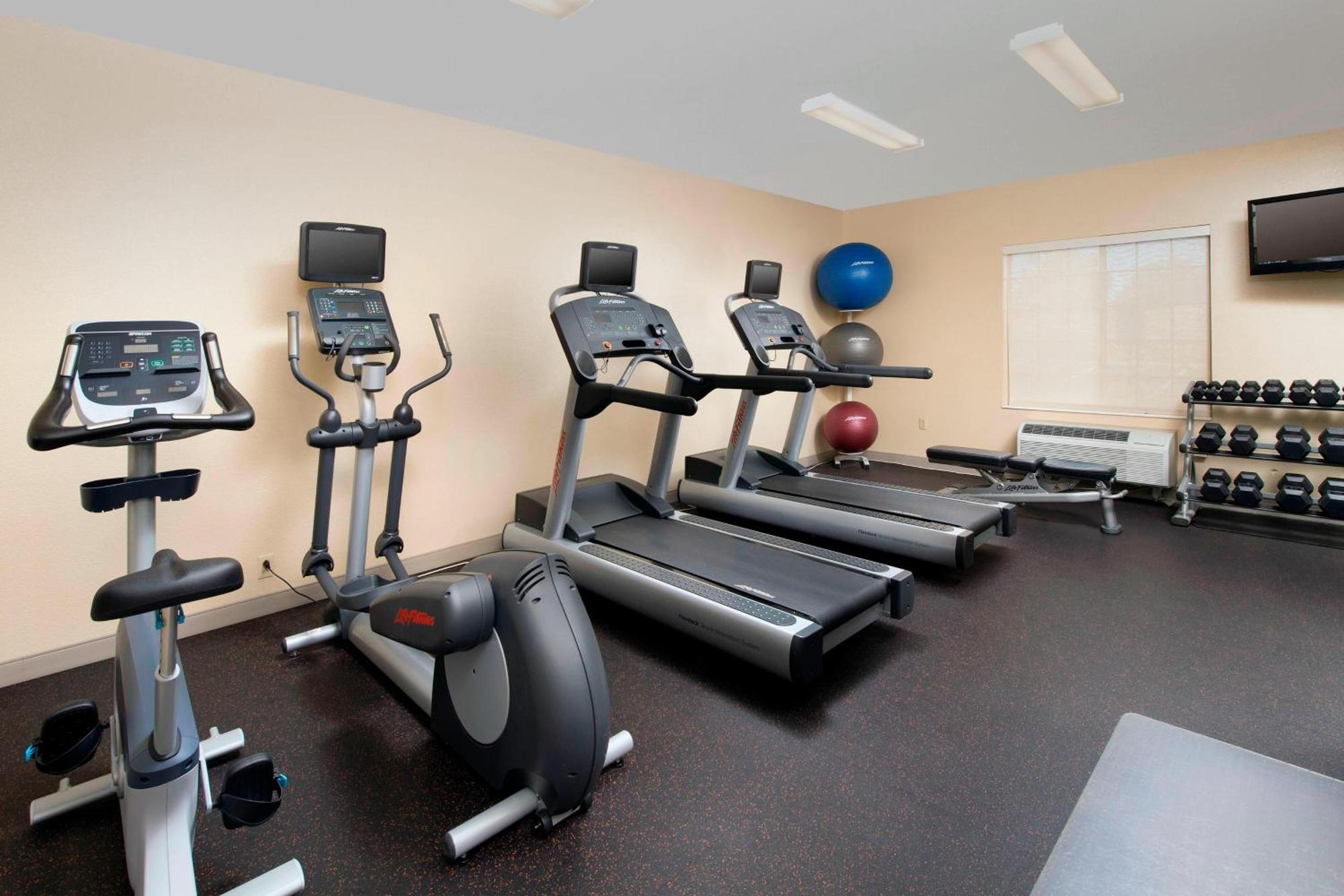 Hotel Towneplace By Marriott Airport