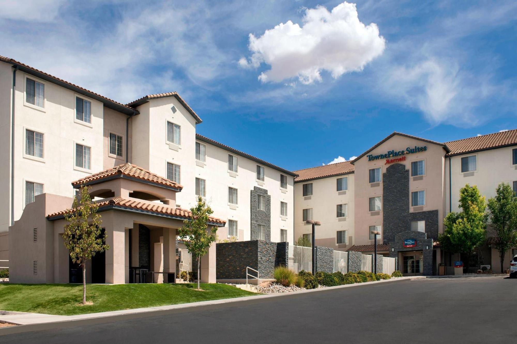 Hotel Towneplace By Marriott Airport
