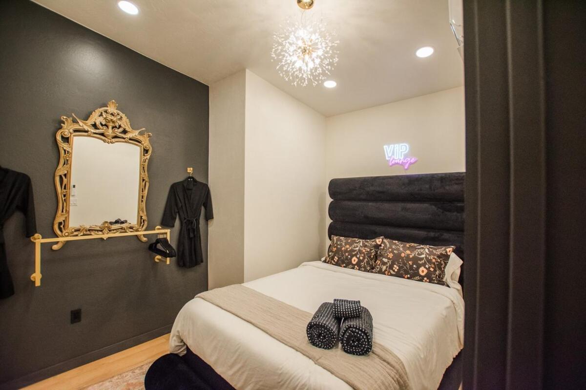 Speakeasy At Arnotriplex! Apartment