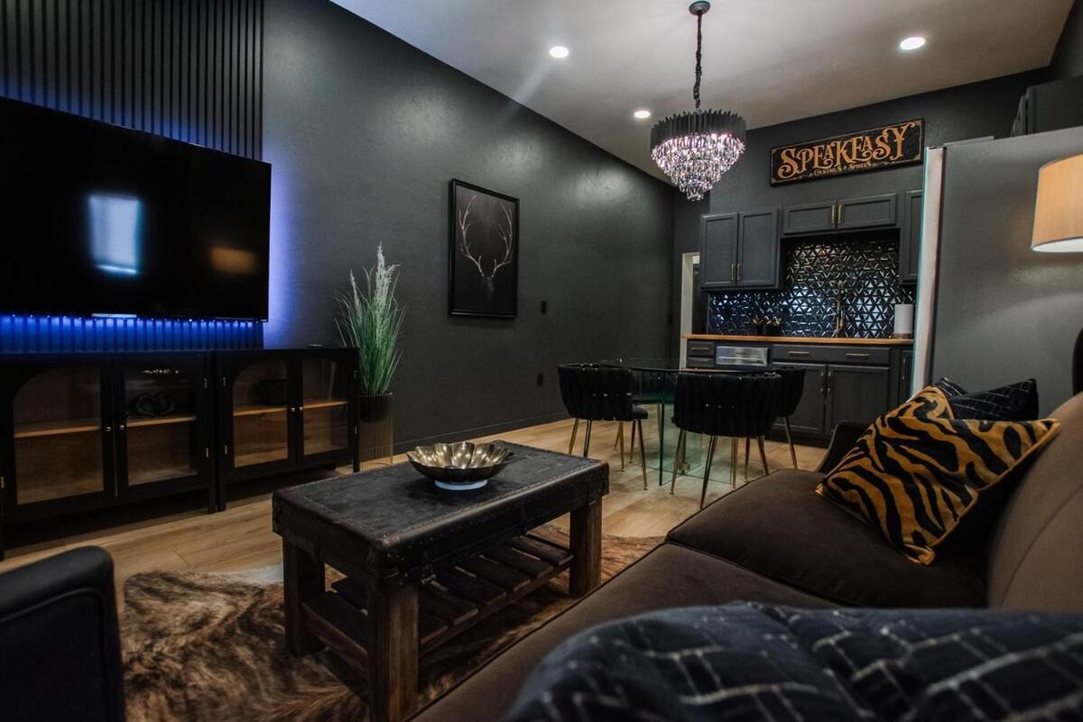 Apartment Speakeasy At Arnotriplex!