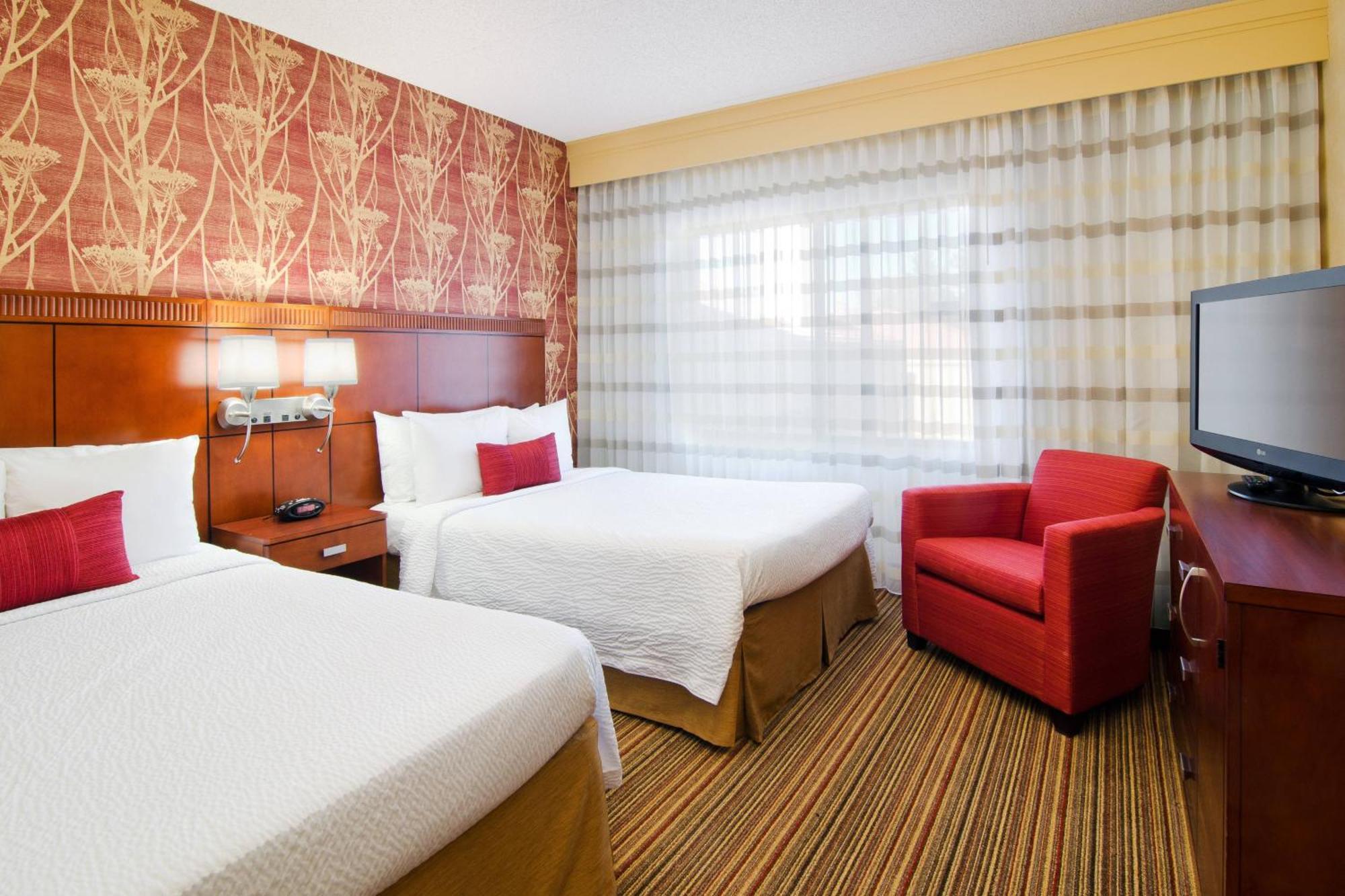 Courtyard By Marriott Airport 3*