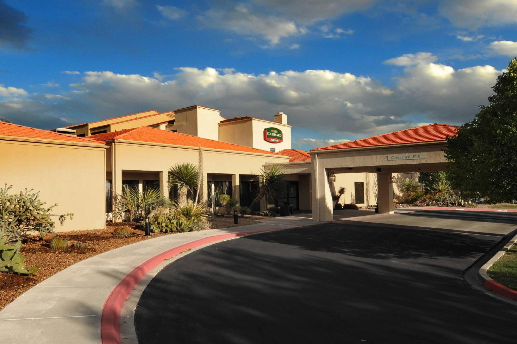 Courtyard By Marriott Airport 3*