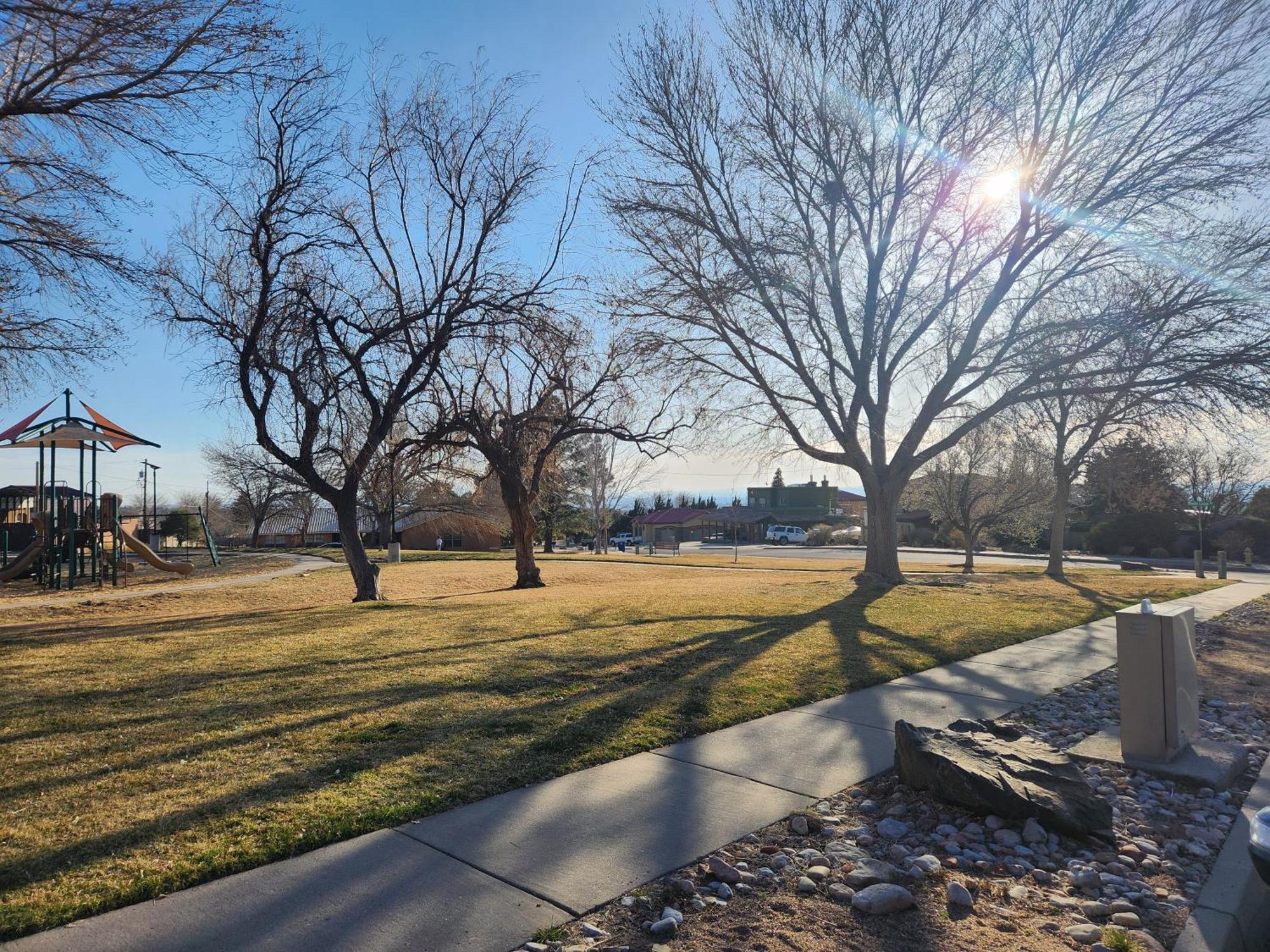Holiday home Tranquil Trails -quiet Area - Pet Friendly - By I-40 Albuquerque