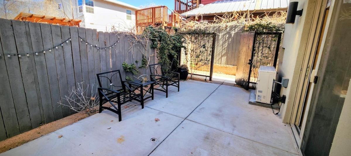 Intimate Townhome Sanctuary Dt
