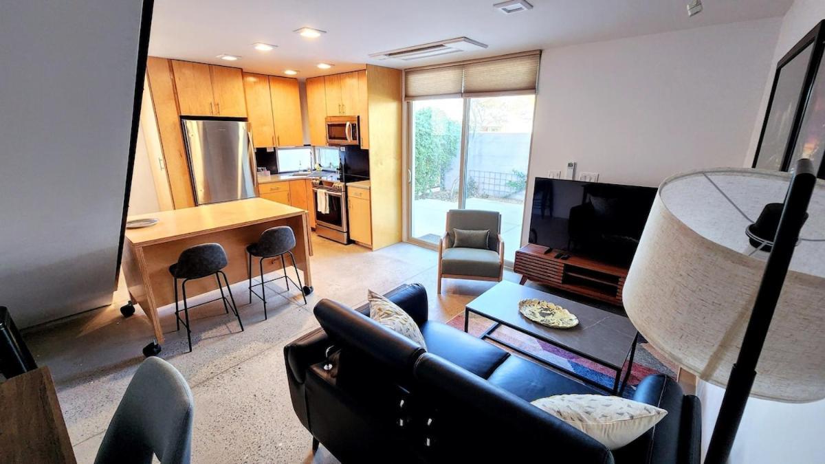 Private Townhome Haven In Downtown *