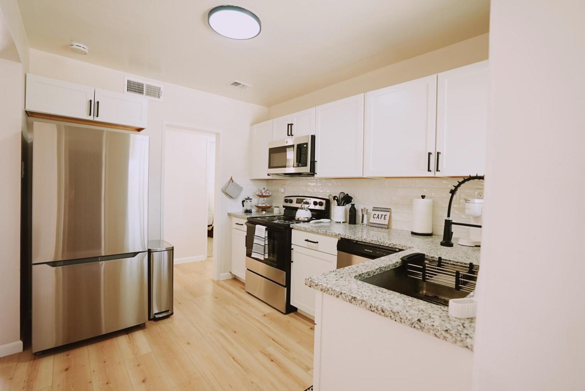 Prime Uptown Location! Huge Backyard! The White House Albuquerque