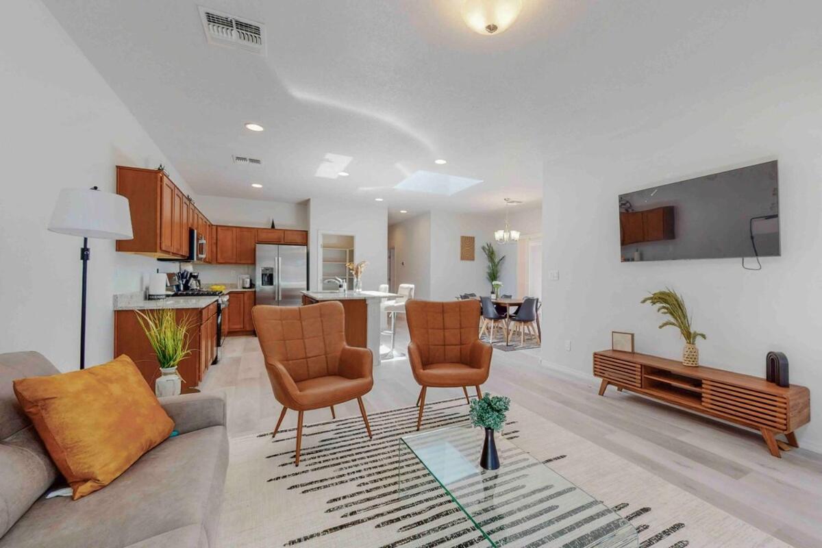 Modern 3br Next To Airport, Netflix, Casino Villa