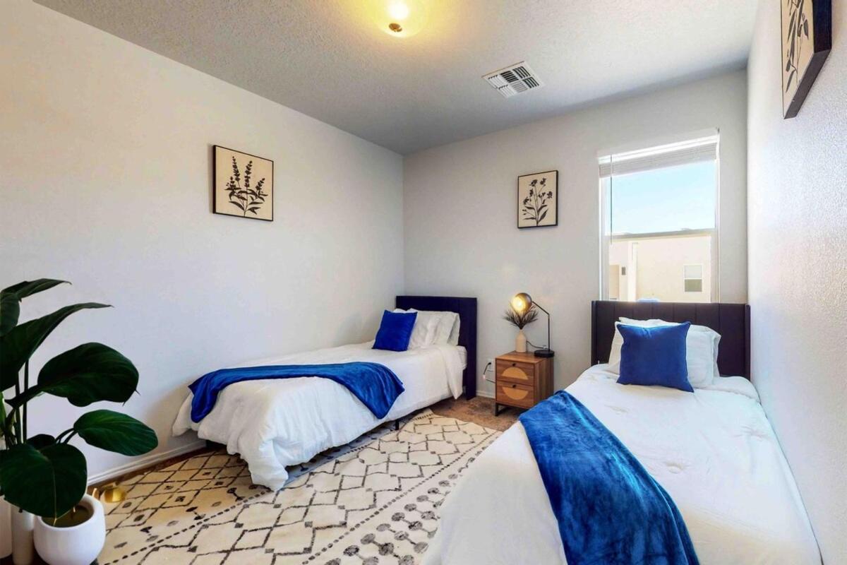 Villa Modern 3br Next To Airport, Netflix, Casino Albuquerque