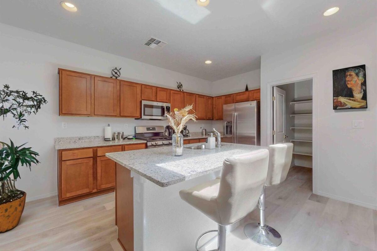 Modern 3br Next To Airport, Netflix, Casino Albuquerque