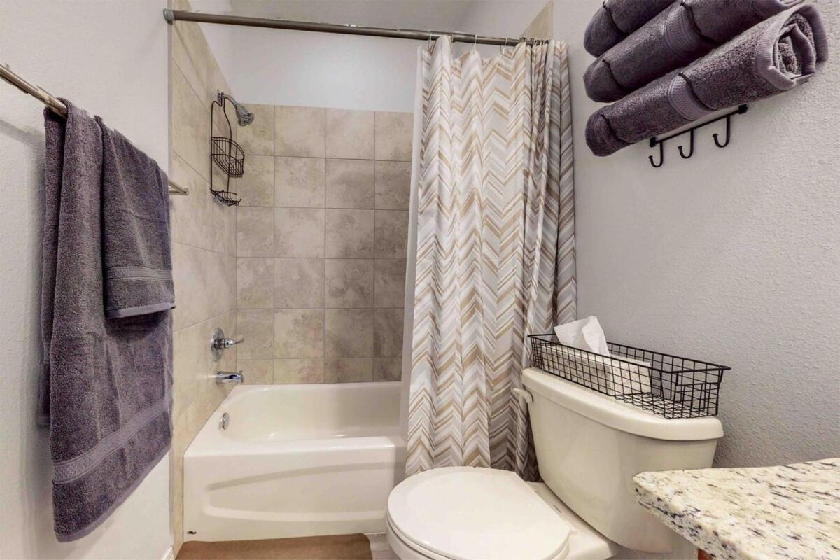 Modern 3br Next To Airport, Netflix, Casino Villa