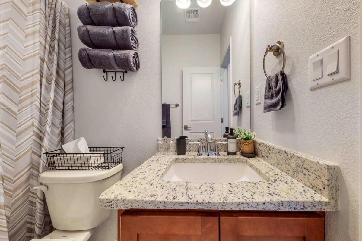 Modern 3br Next To Airport, Netflix, Casino Albuquerque