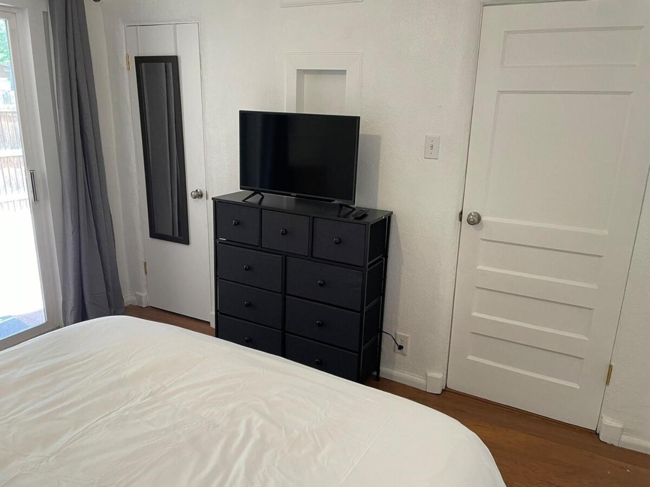 Near Unm, Nob Hill And Downtown Holiday home
