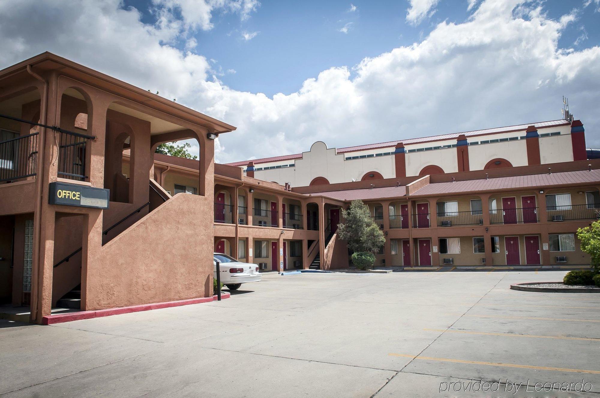 Econo Midtown Motel 2*