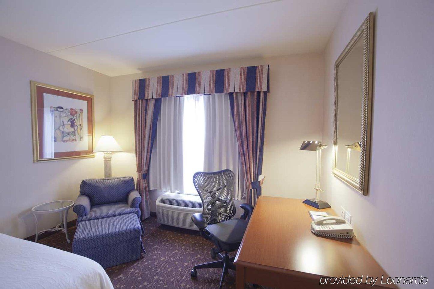 Hilton Garden Airport 3*