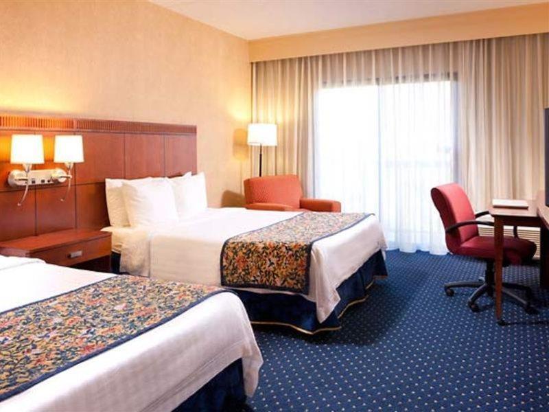 Hotel Courtyard By Marriott Airport 3*