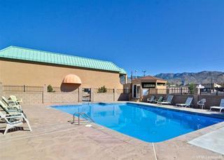 Suburban East Hotel 2*