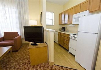 Hotel Towneplace By Marriott Airport