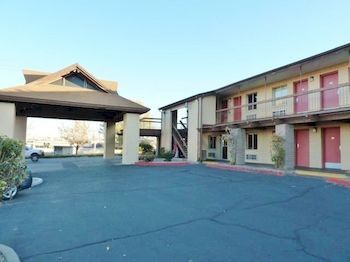 Quality & North Near Balloon Fiesta Park 2*