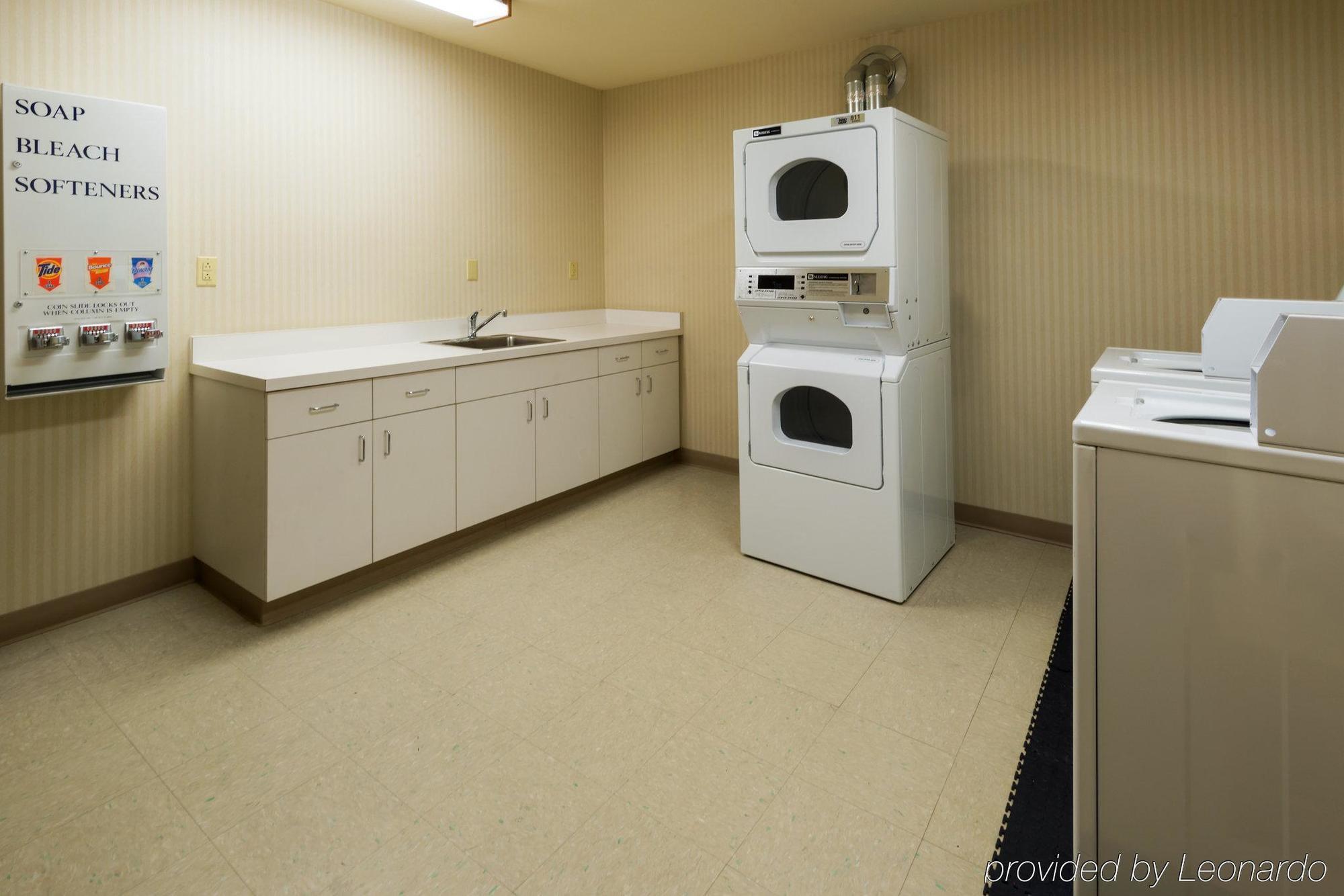 Baymont By Wyndham Airport 3*