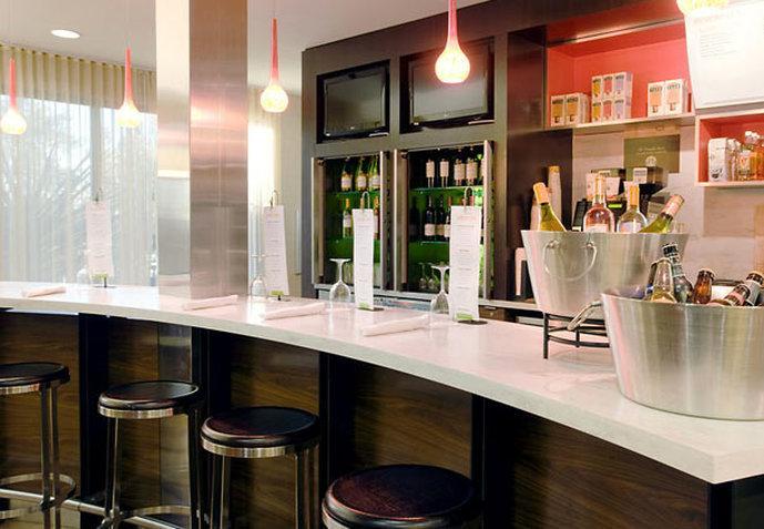 Courtyard By Marriott Airport Hotel