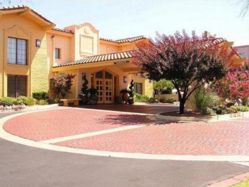 La Quinta By Wyndham Northeast Hotel