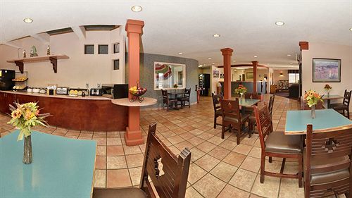 Hotel Quality & North Near Balloon Fiesta Park 2*
