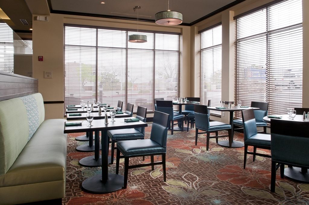Hilton Garden Airport Hotel 3*