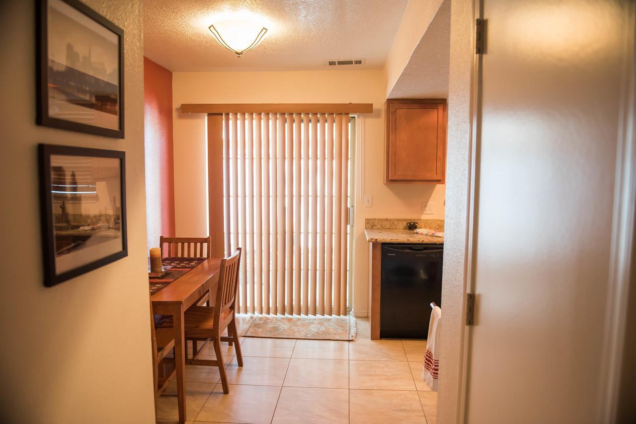 Bed & Breakfast El Cuervo Abq Guest
