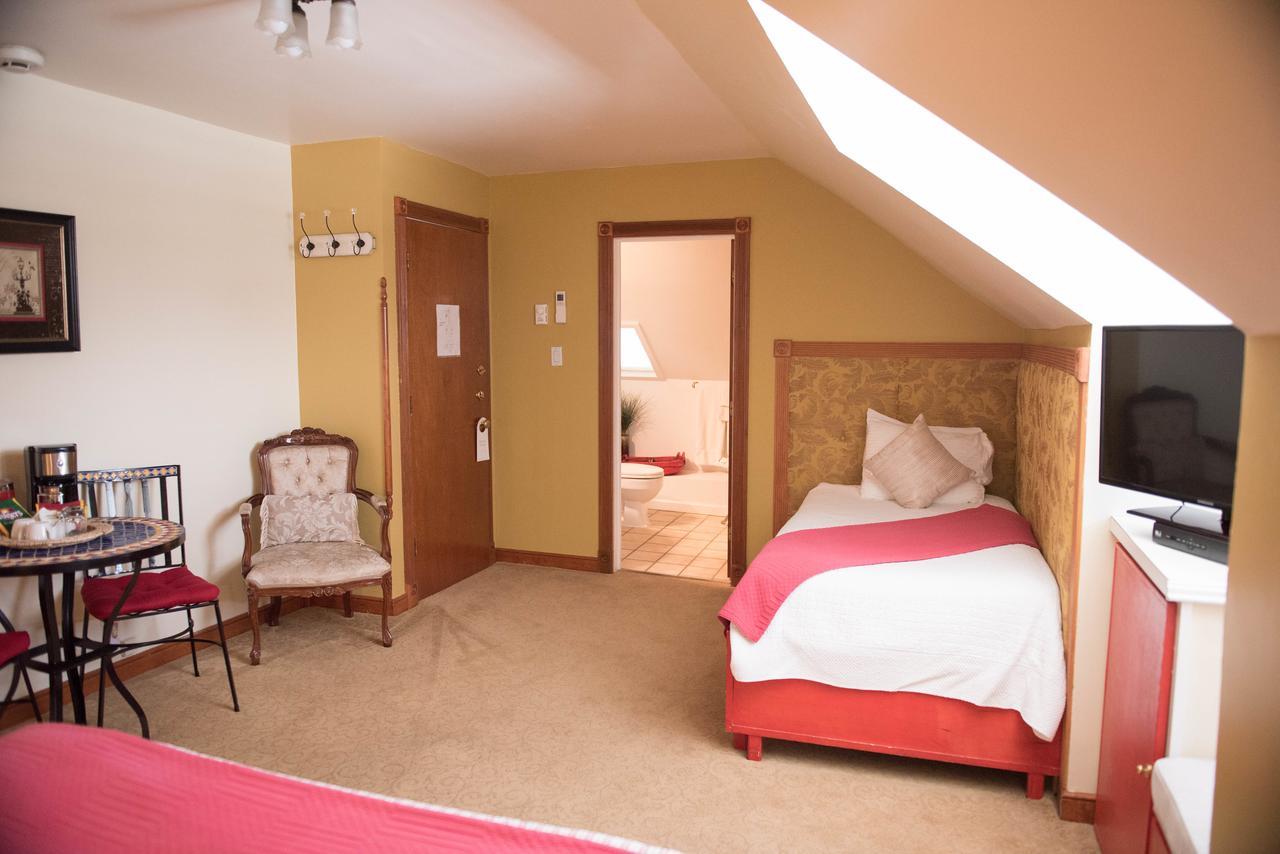 El Cuervo Abq Guest Bed & Breakfast 3*