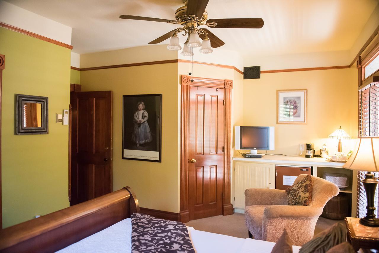El Cuervo Abq Guest Bed & Breakfast