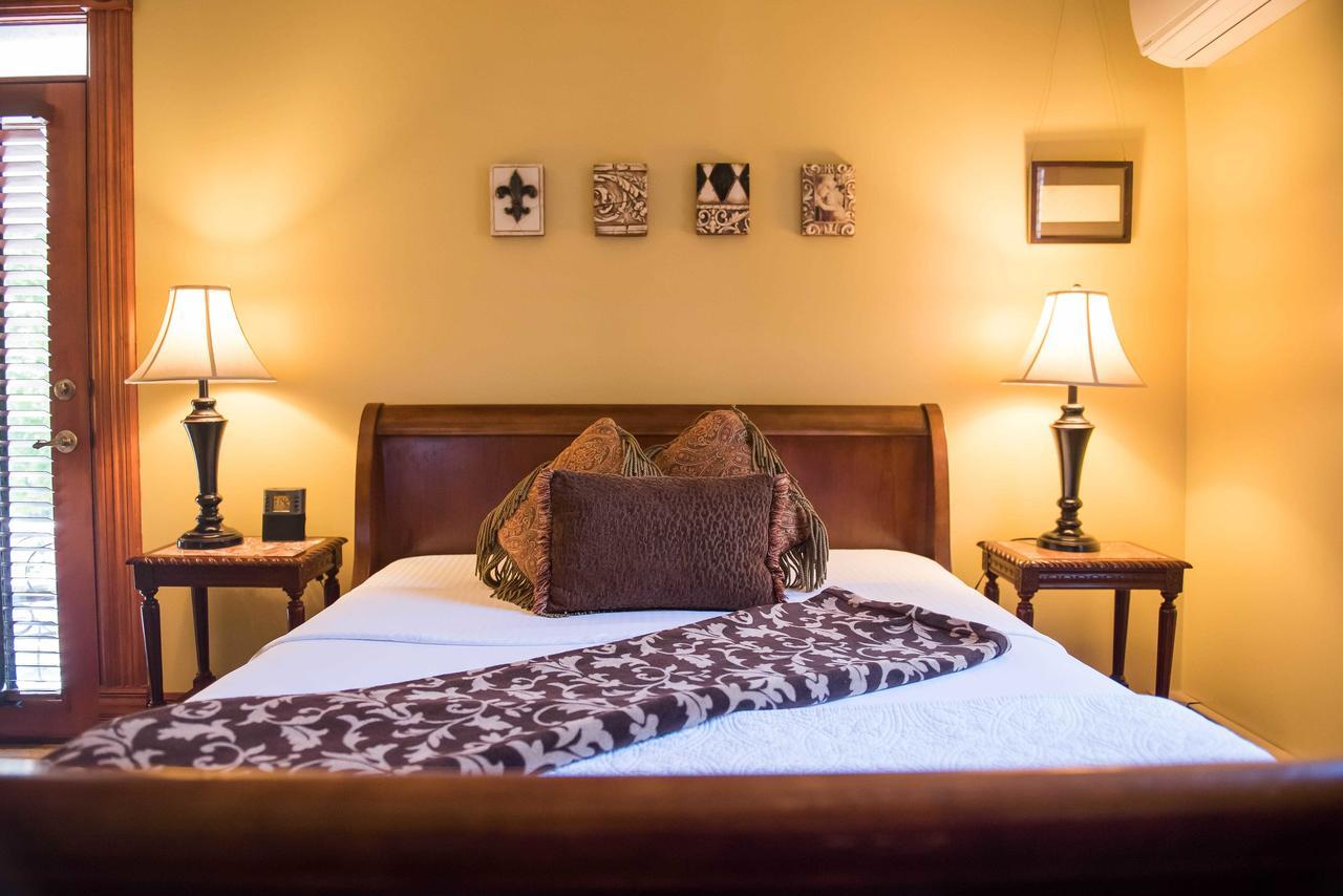 Bed & Breakfast El Cuervo Abq Guest
