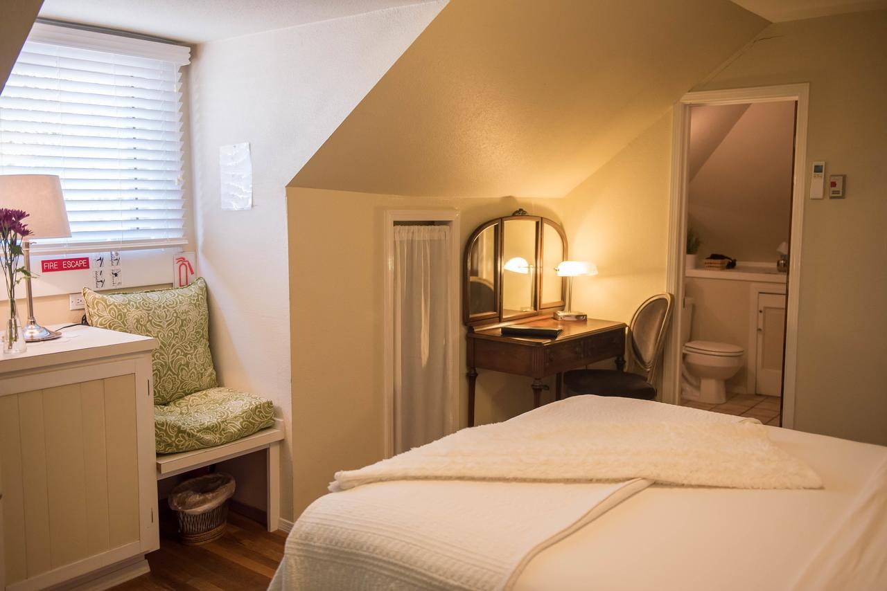 El Cuervo Abq Guest Bed & Breakfast 3*