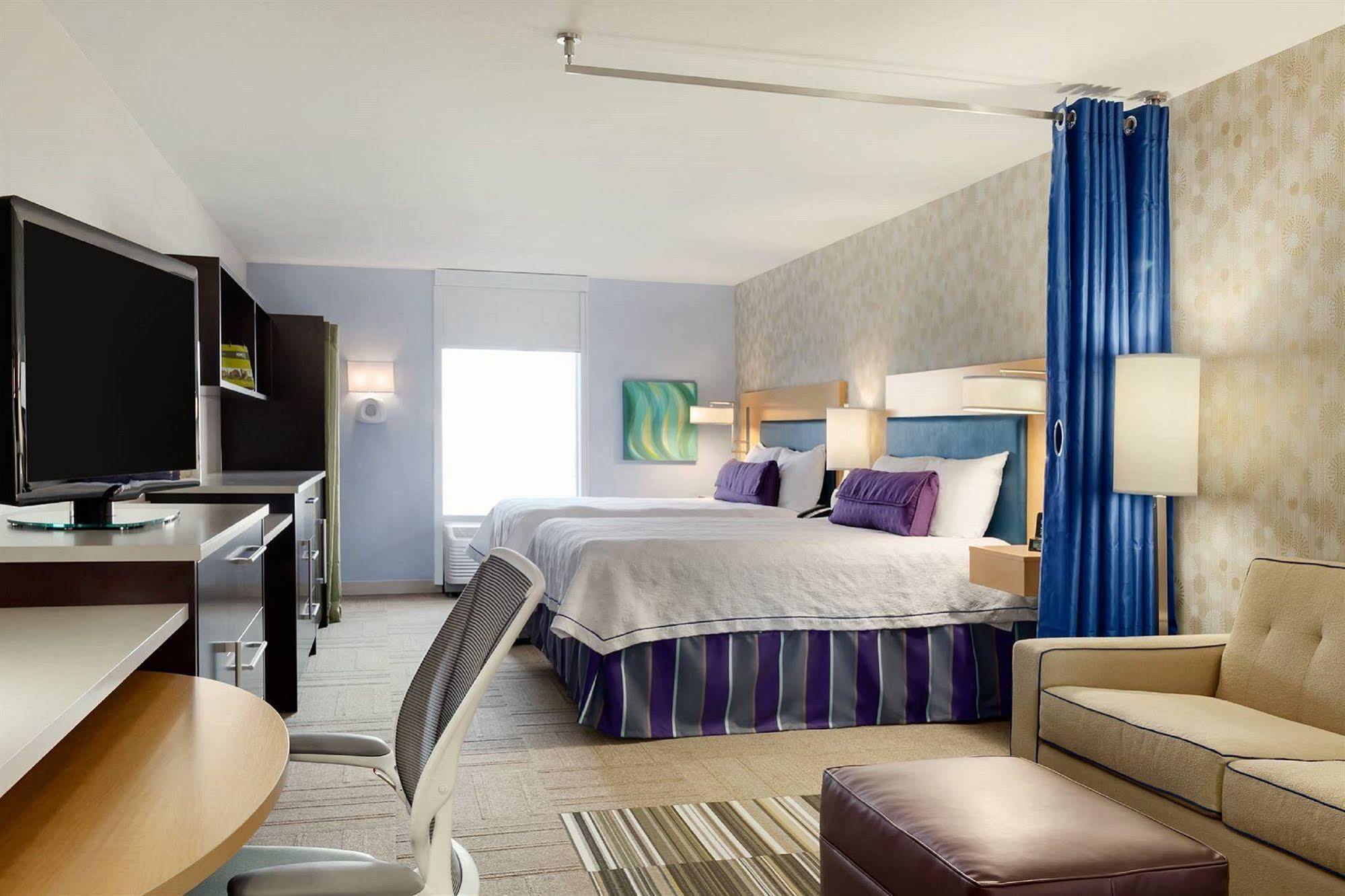 Hotel Home2 By Hilton Downtown/university 3*