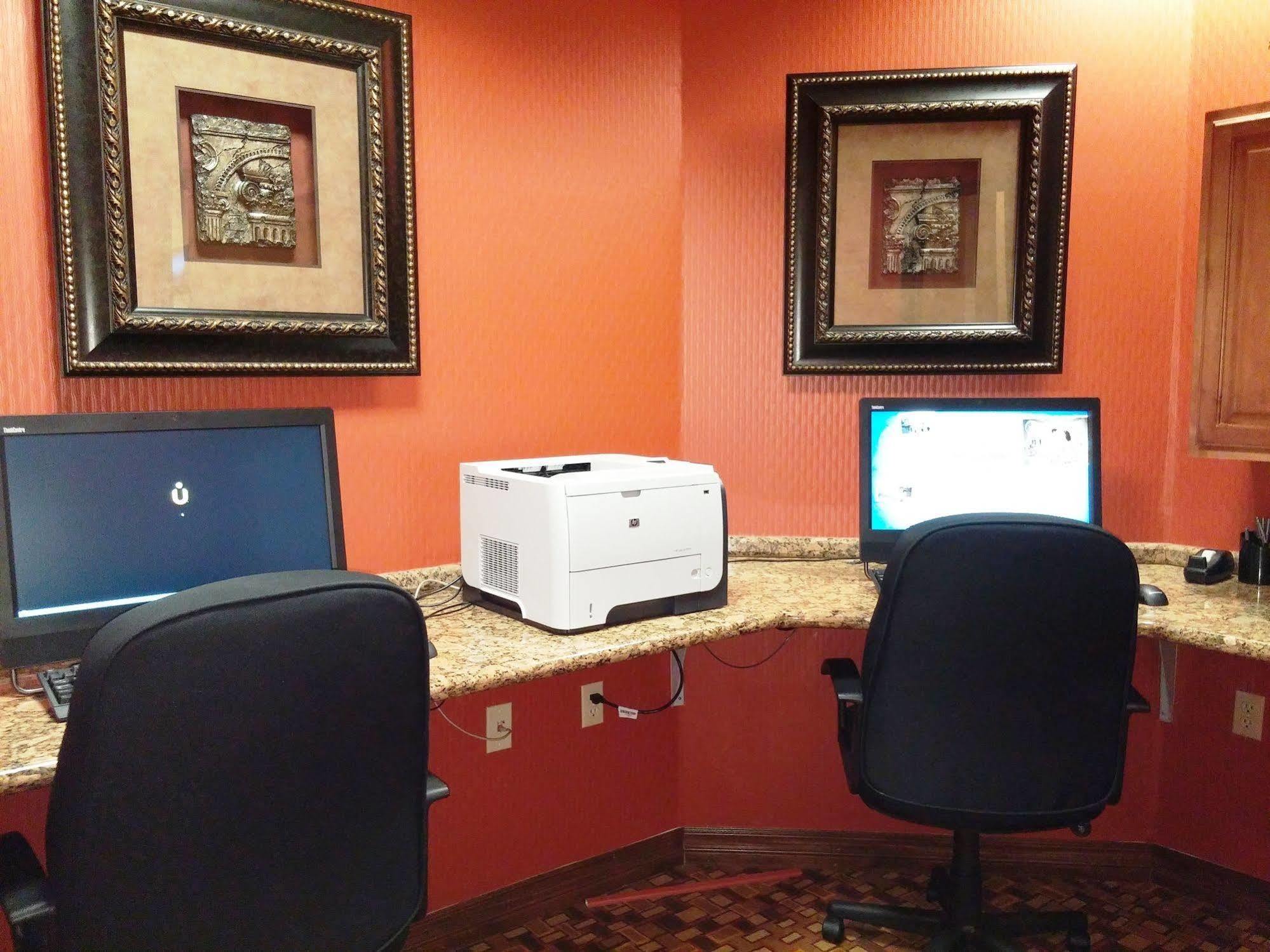 Hampton & Albuquerque-coors Road Hotel 3*