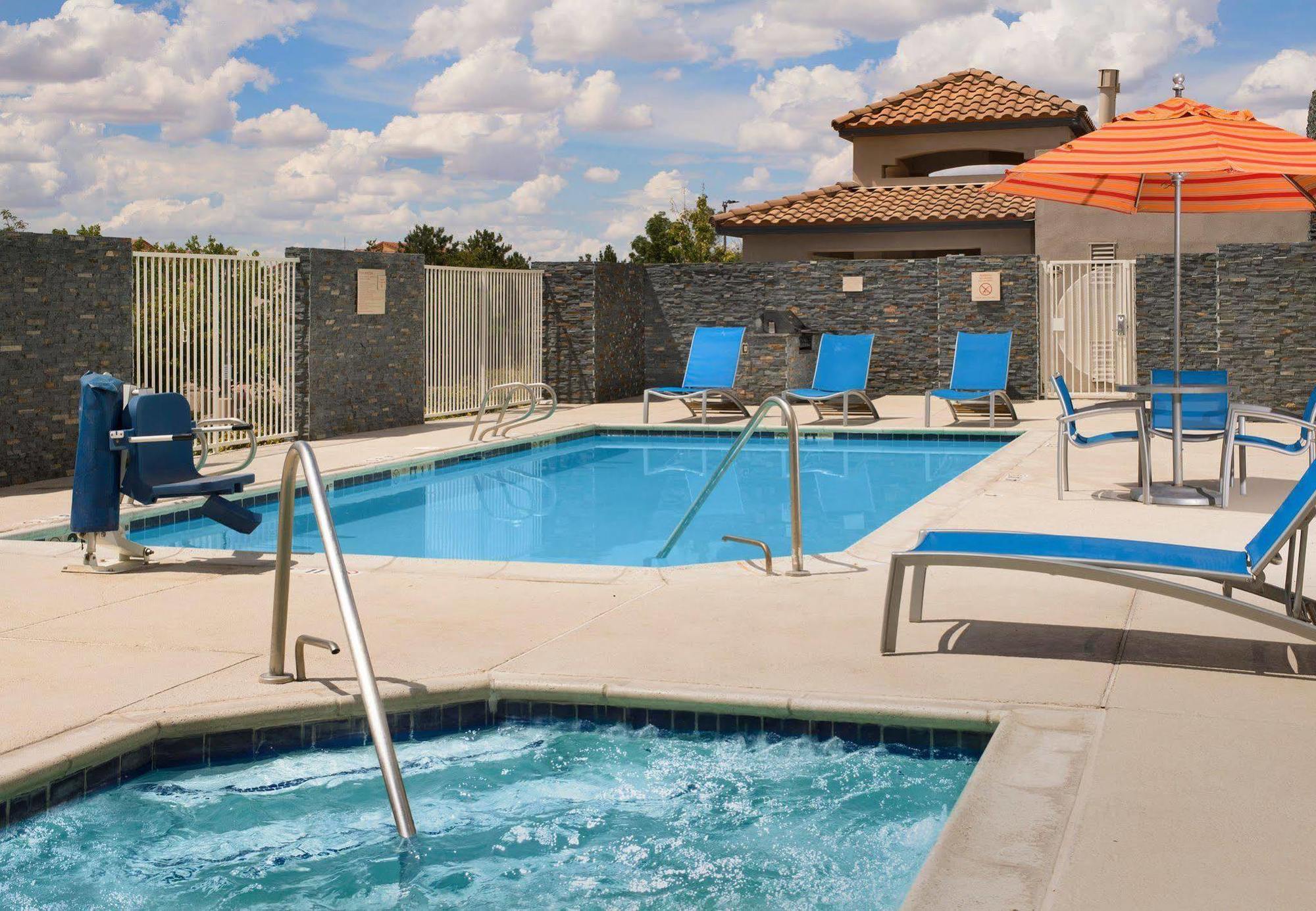 Towneplace By Marriott Airport Hotel