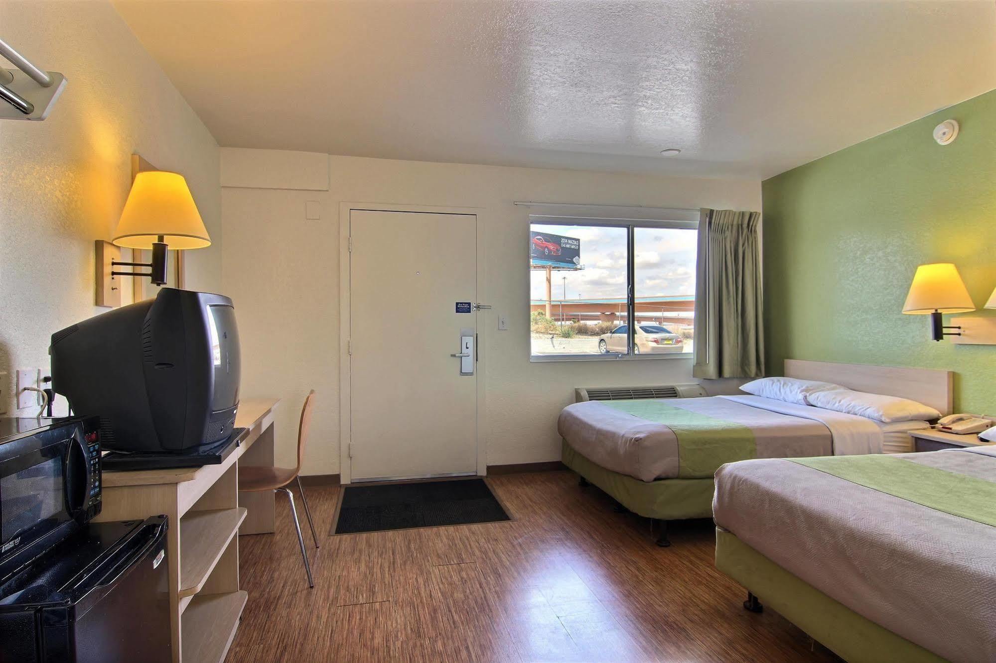 Hotel 6-albuquerque, Nm - Midtown 2*