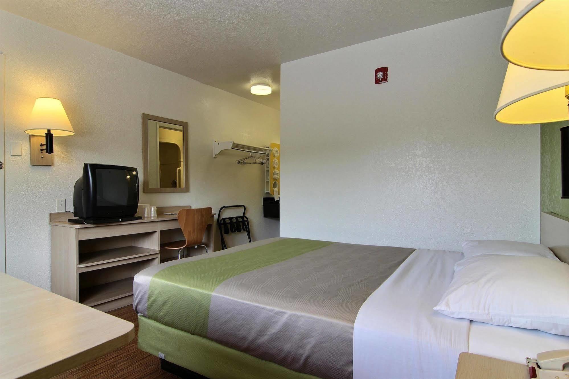 6-albuquerque, Nm - Midtown Hotel 2*