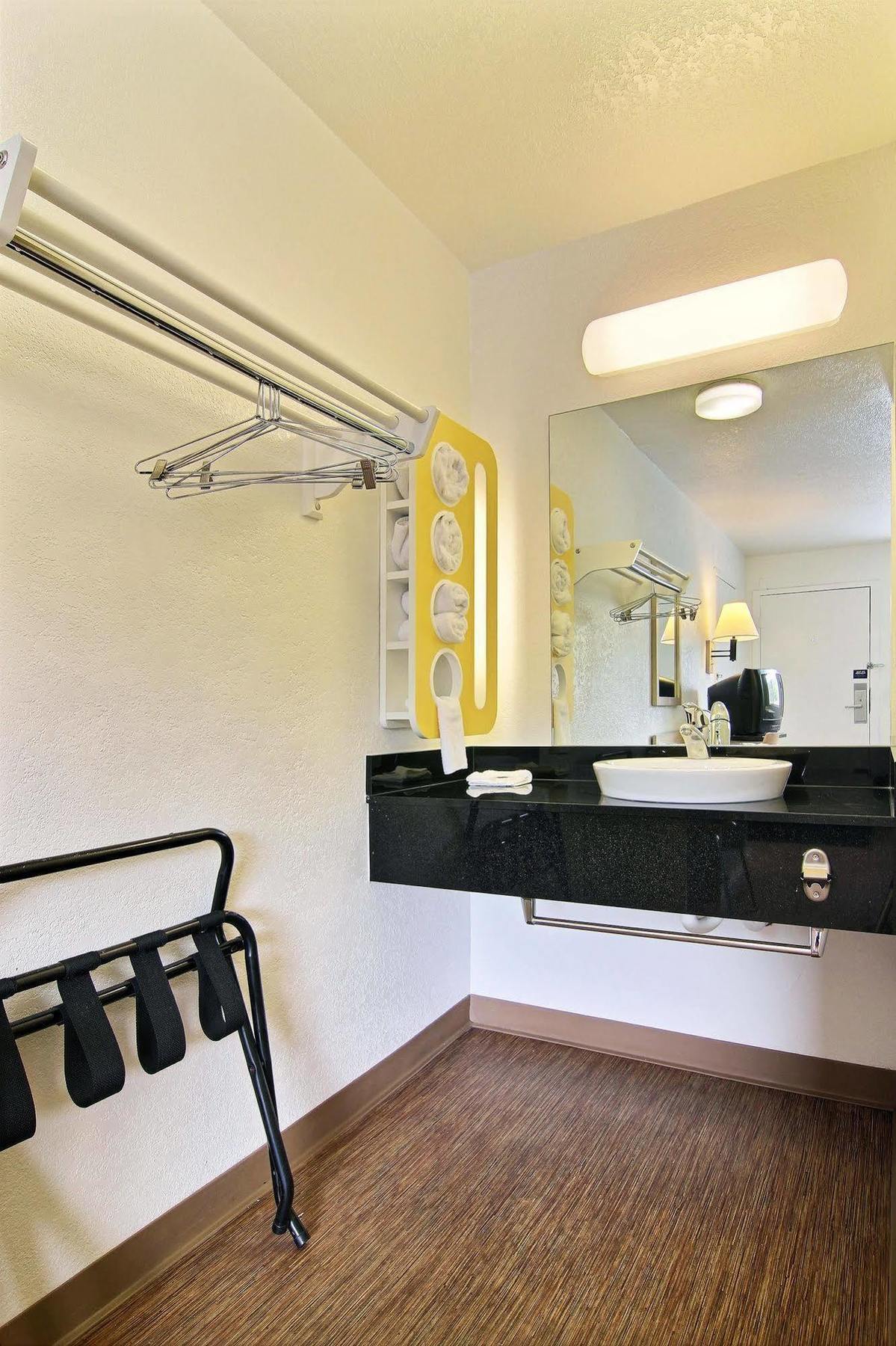 6-albuquerque, Nm - Midtown Hotel