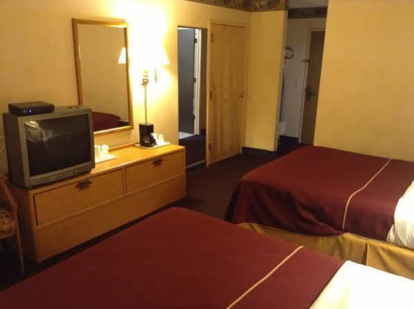 Hotel Quality & North Near Balloon Fiesta Park 2*