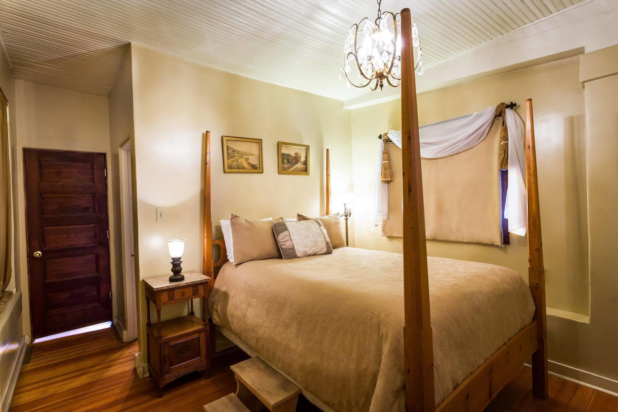 Downtown Historic 3*